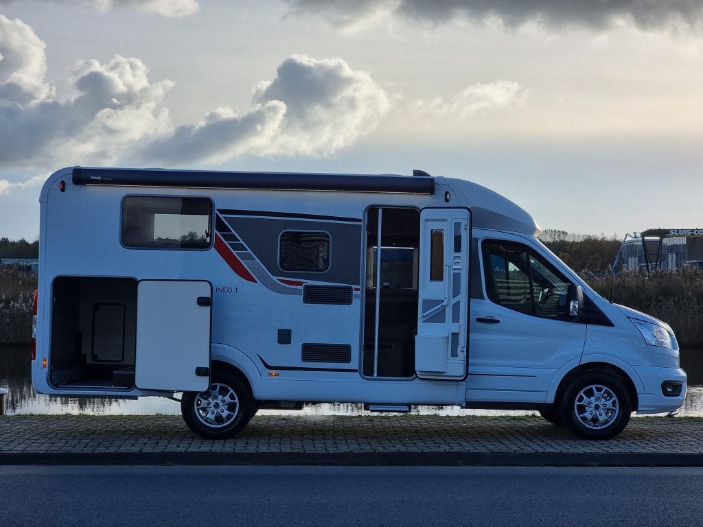 Bürstner Lineo T 620 G, Caravans en Kamperen, Automaat, Standaard zit, Ringverwarming, Airbags