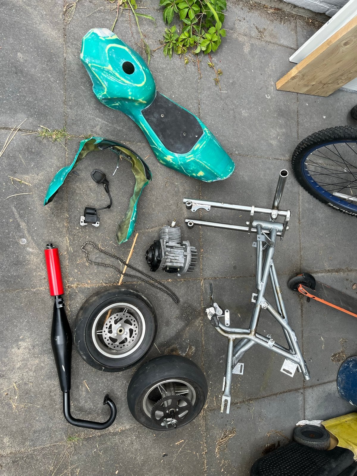 2 minibikes met veel extra onderdelen en steun, Fietsen en Brommers, Ophalen, 42 cc, Gebruikt, Pitbike