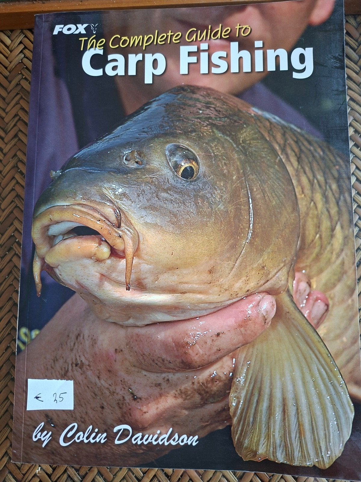 The Complete Guide to Carp Fishing - Colin Davidson, Ophalen of Verzenden, Gelezen, Overige onderwerpen, Colin Davidson