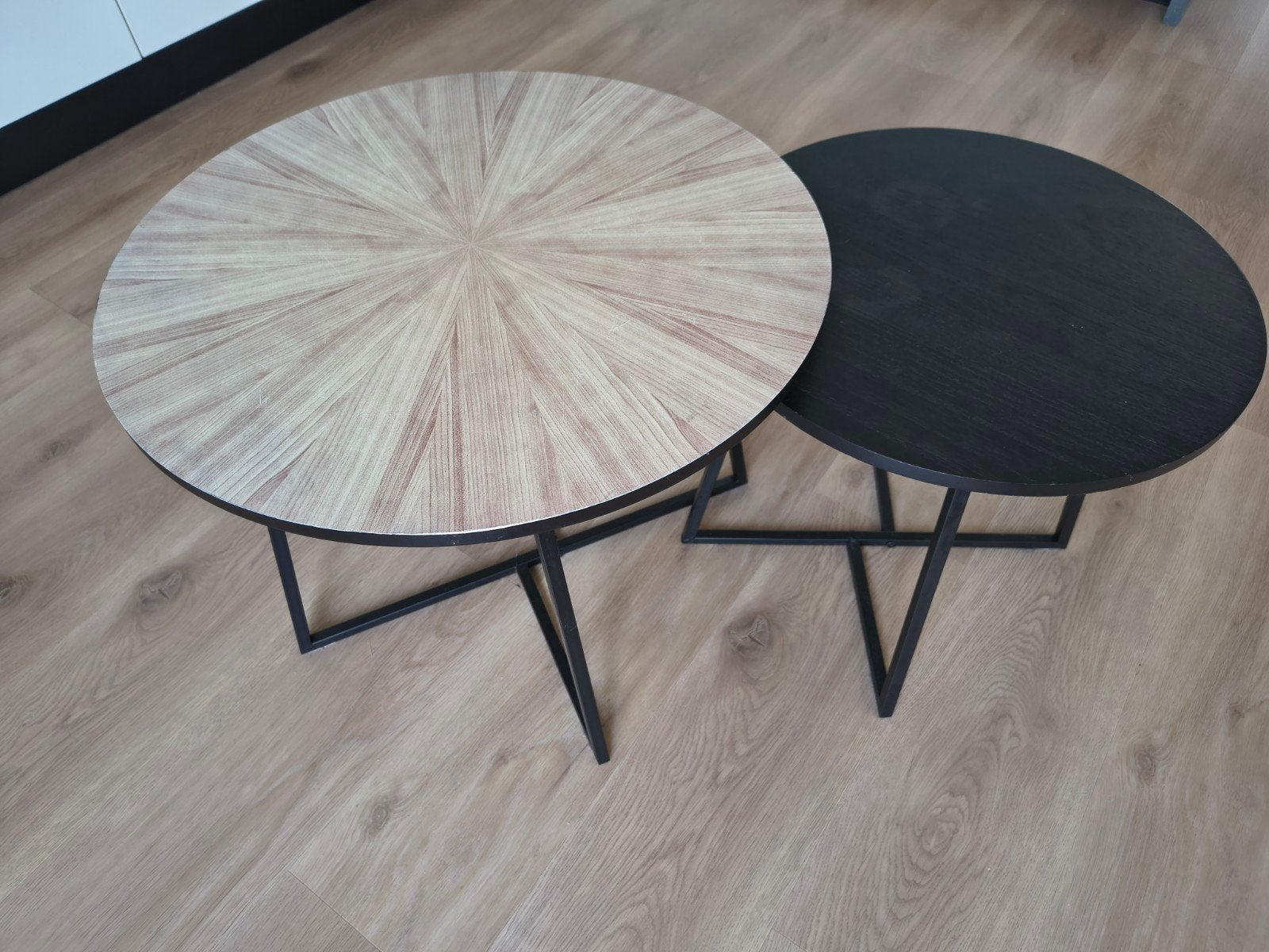 Set van 2 ronde salontafels, hout en metaal, Huis en Inrichting, Ophalen, Minder dan 45 cm, Gebruikt, Rond