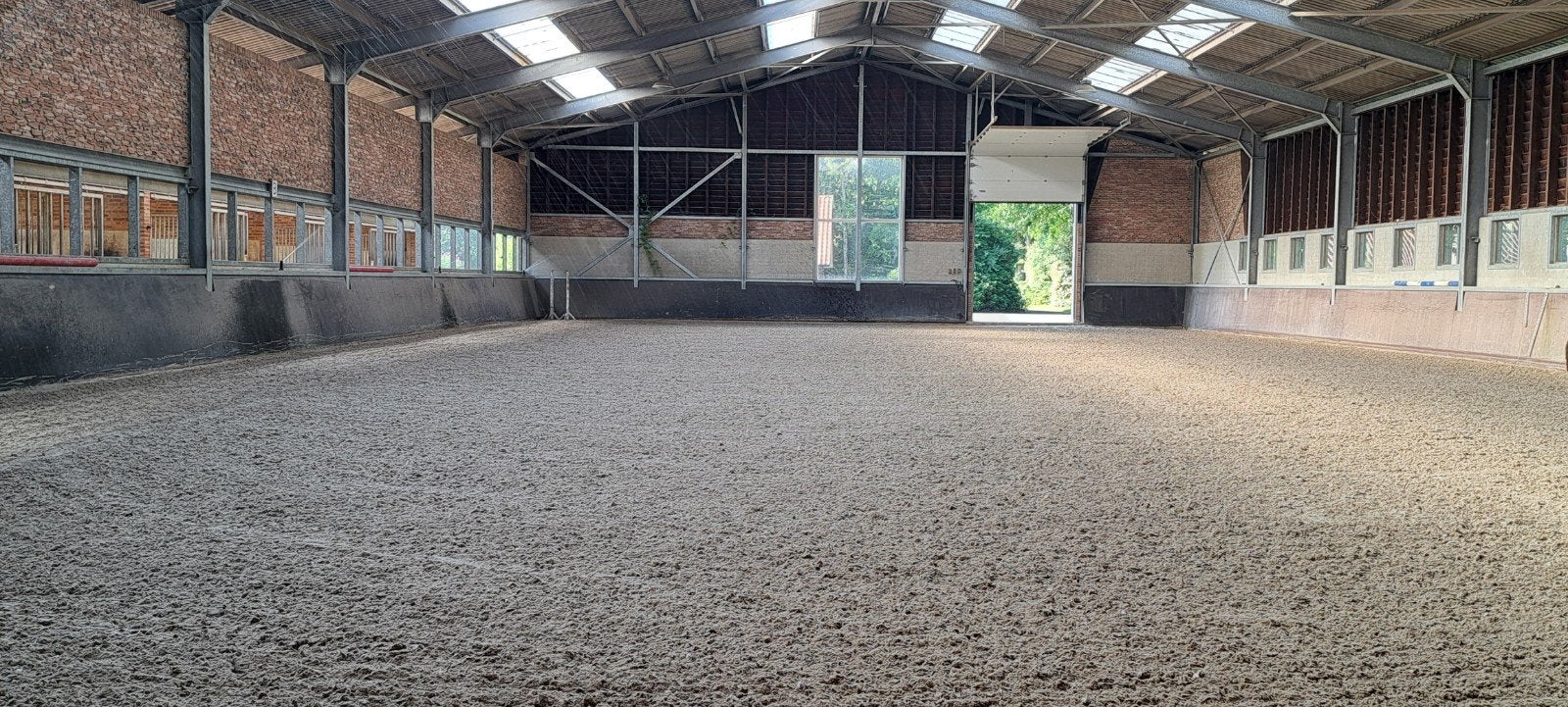 Doe-het-zelf paardenstalling meerdere boxen beschikbaar, Weidegang