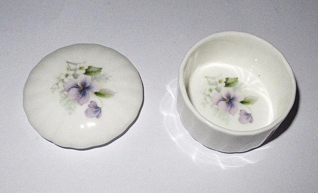 Ashley Down English Fine Bone China porselein juwelenkistje., Antiek en Kunst, Ophalen of Verzenden
