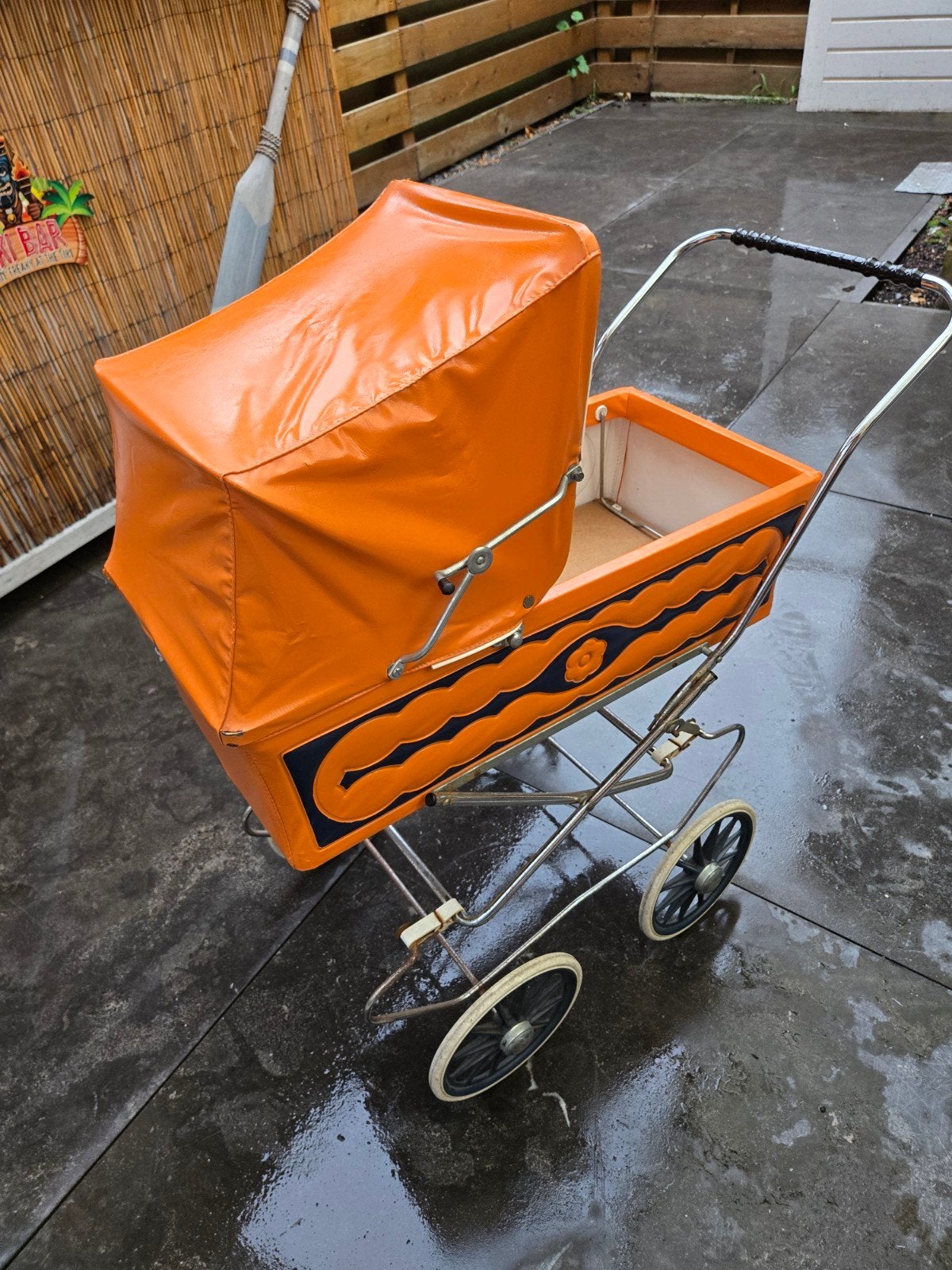 Vintage Oranje Kinderwagen - Jaren '70 Stijl, Ophalen