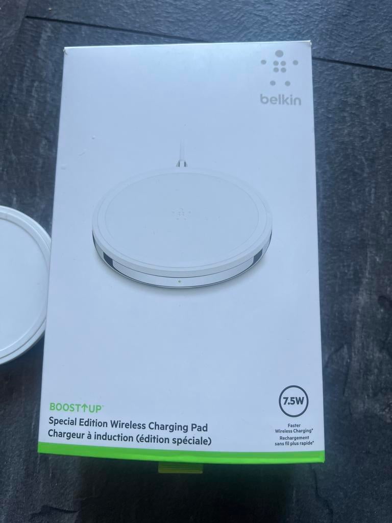 Belkin Boost Up Special Edition Draadloze Oplaadpad 7.5W, Telecommunicatie, Mobiele telefoons | Telefoon-opladers, Zo goed als nieuw