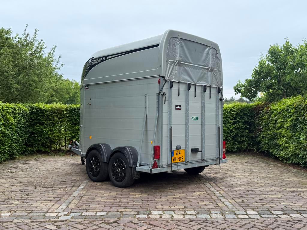 Zeer mooie aluminium 2 paards atec met zadelkamer, Dieren en Toebehoren, Paarden en Pony's | Trailers en Aanhangwagens, Ophalen