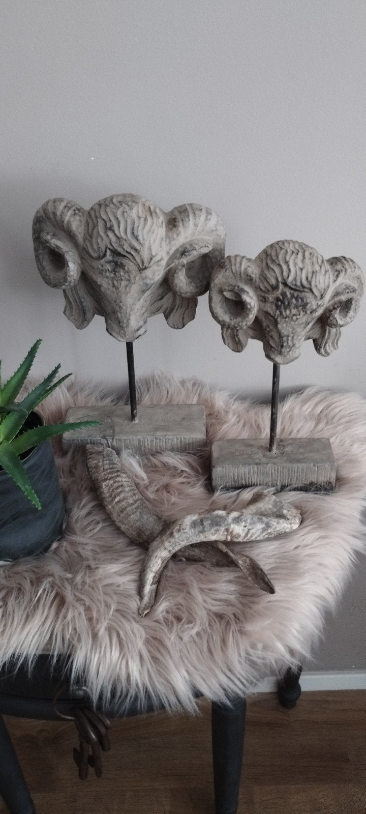 Decoratieve ramskop beelden - Set van 2, Vintage, Gebruikt, Ophalen of Verzenden, Grijs