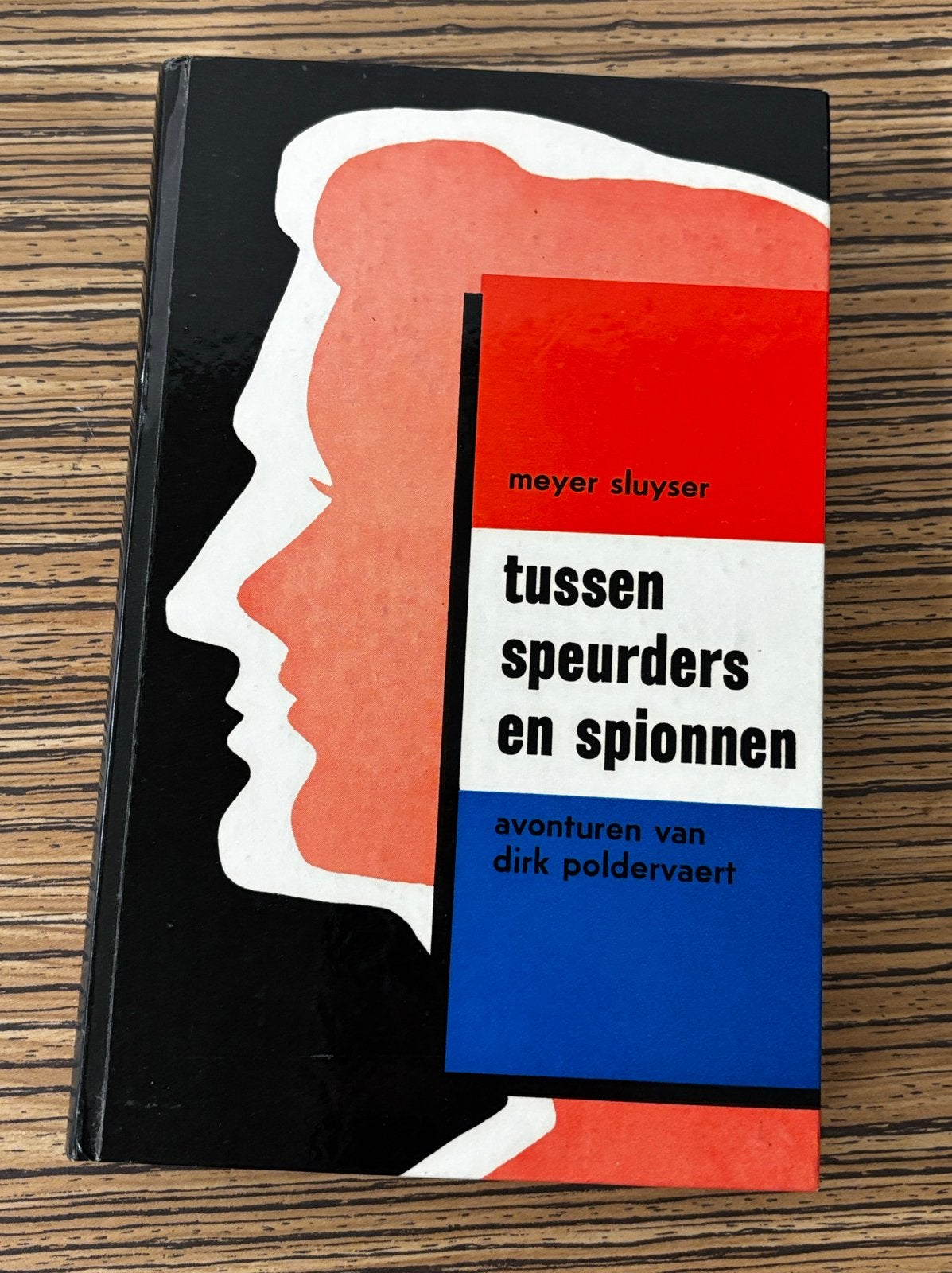 Tussen speurders en spionnen, Ophalen of Verzenden, Tweede Wereldoorlog, Zo goed als nieuw