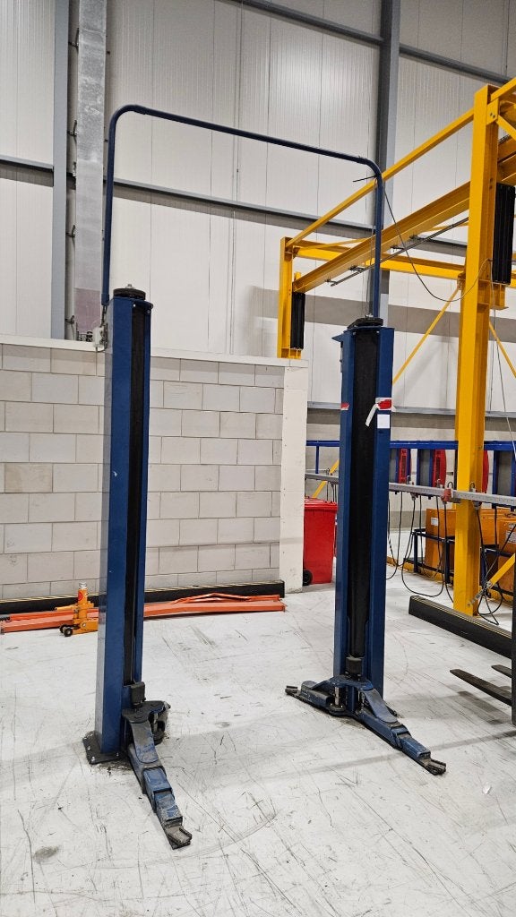 2 koloms hefbrug palletheffers Butler PLB2320 1500Kg 2009, Ophalen