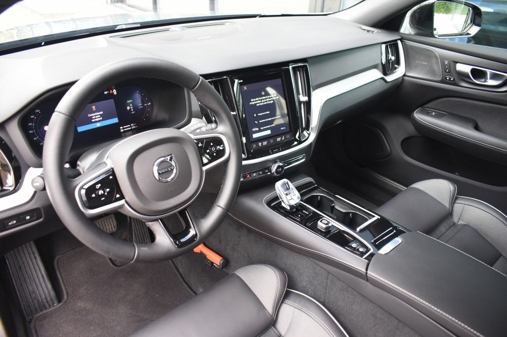Volvo V60 T8 455Pk AWD Plus Dark | Climate | Trekhaak | 360, Auto's, Automaat, Lichtsensor, Gebruikt, 4 cilinders
