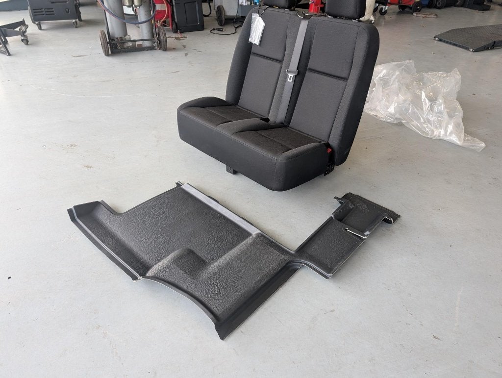 Mercedes 2 zitbank compleet+ mat, Ophalen, Nieuw
