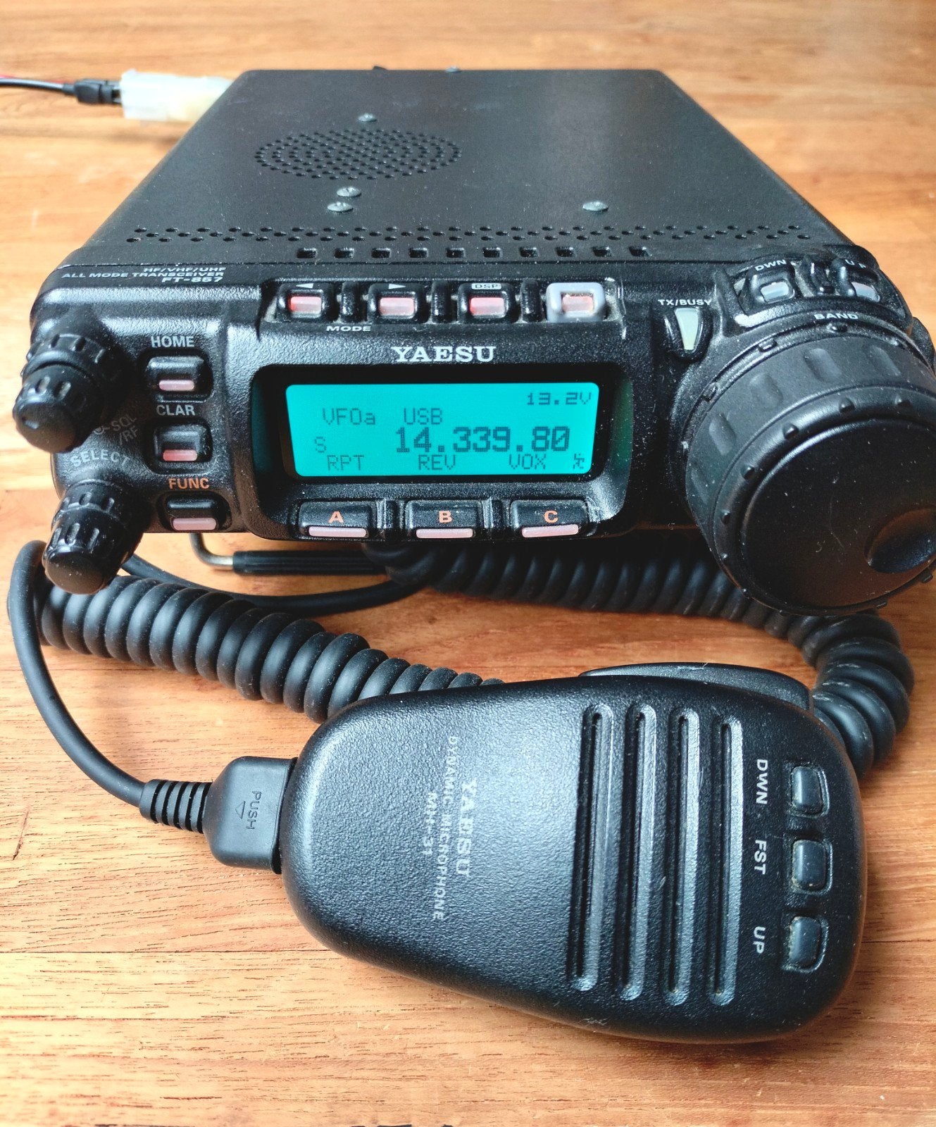 Yaesu FT-857 + extra DC power cable, ideaal voor op vakantie, Ophalen of Verzenden, Zo goed als nieuw