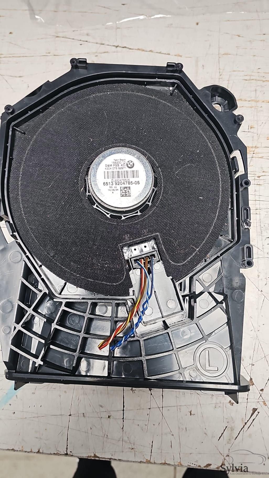 Central Bass speaker links BMW 1 / 3 / X1  serie E8x E9x E84, Auto diversen, Autoradio's, Ophalen of Verzenden