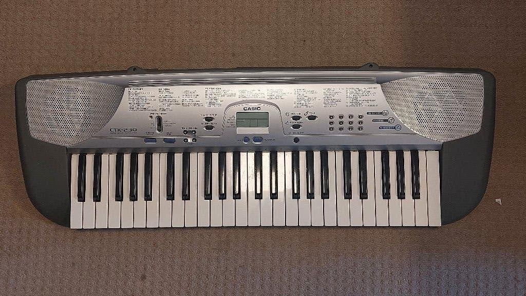 Casio CTK 230 beginnerskeyboard met adapter, Muziek en Instrumenten, Ophalen, Zo goed als nieuw, 61 toetsen, Casio