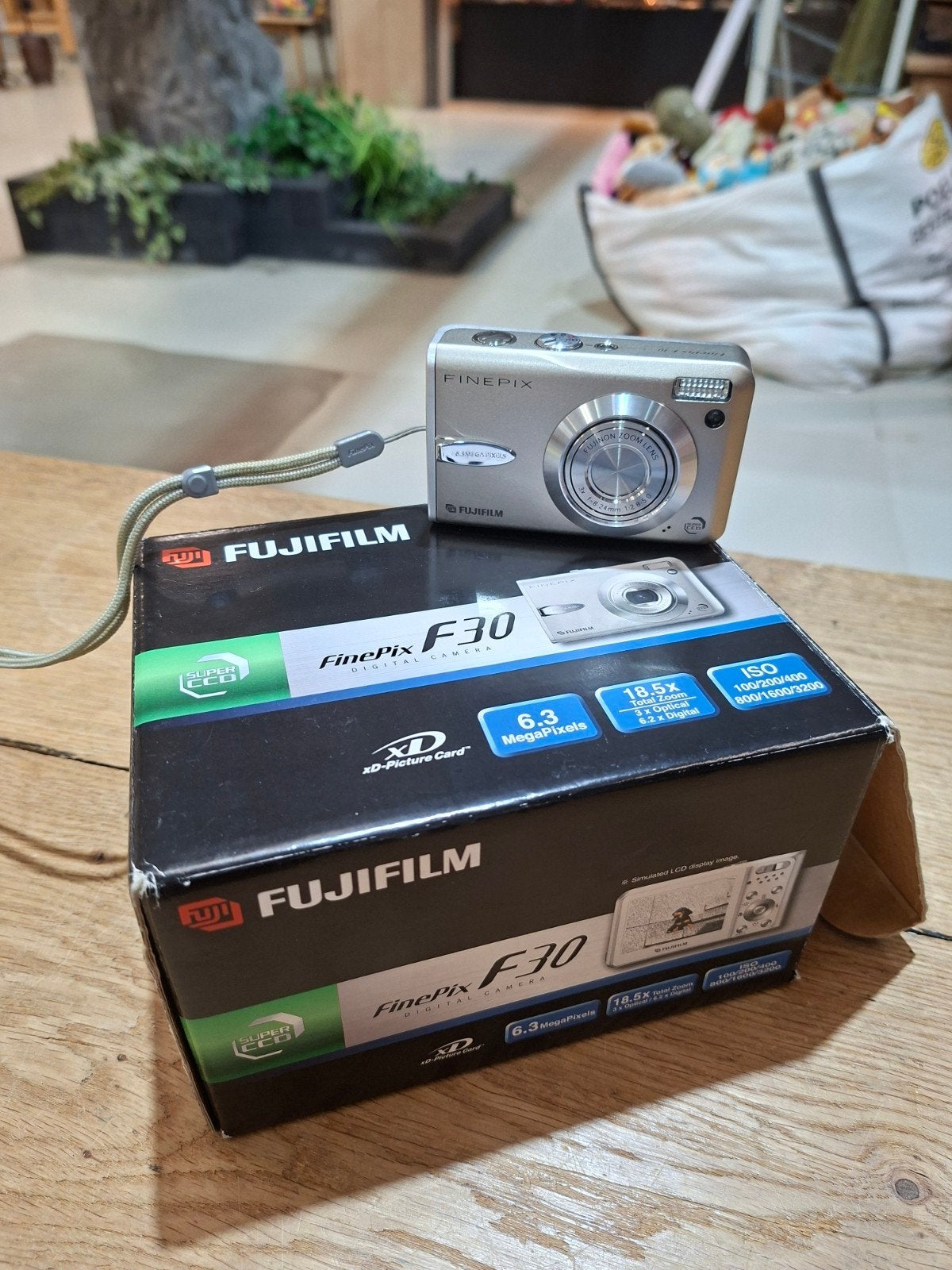 Fujifilm FinePix F30 Digitale Camera - Compact en Krachtig, Ingebouwde flitser, Ophalen of Verzenden, Zo goed als nieuw, Fujifilm