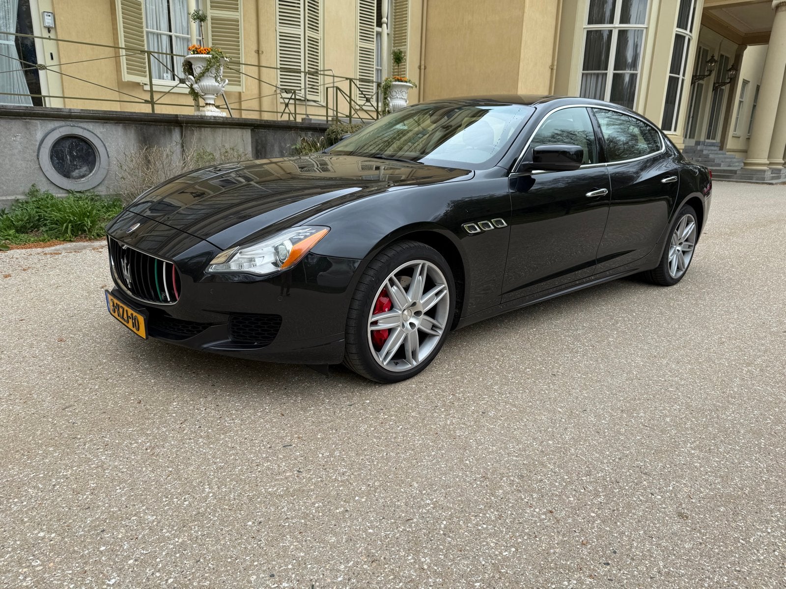 Maserati Quattroporte 3.0 S Q4 302KW 2013 Zwart, Auto's, Automaat, Beige, 411 pk, Vierwielaandrijving