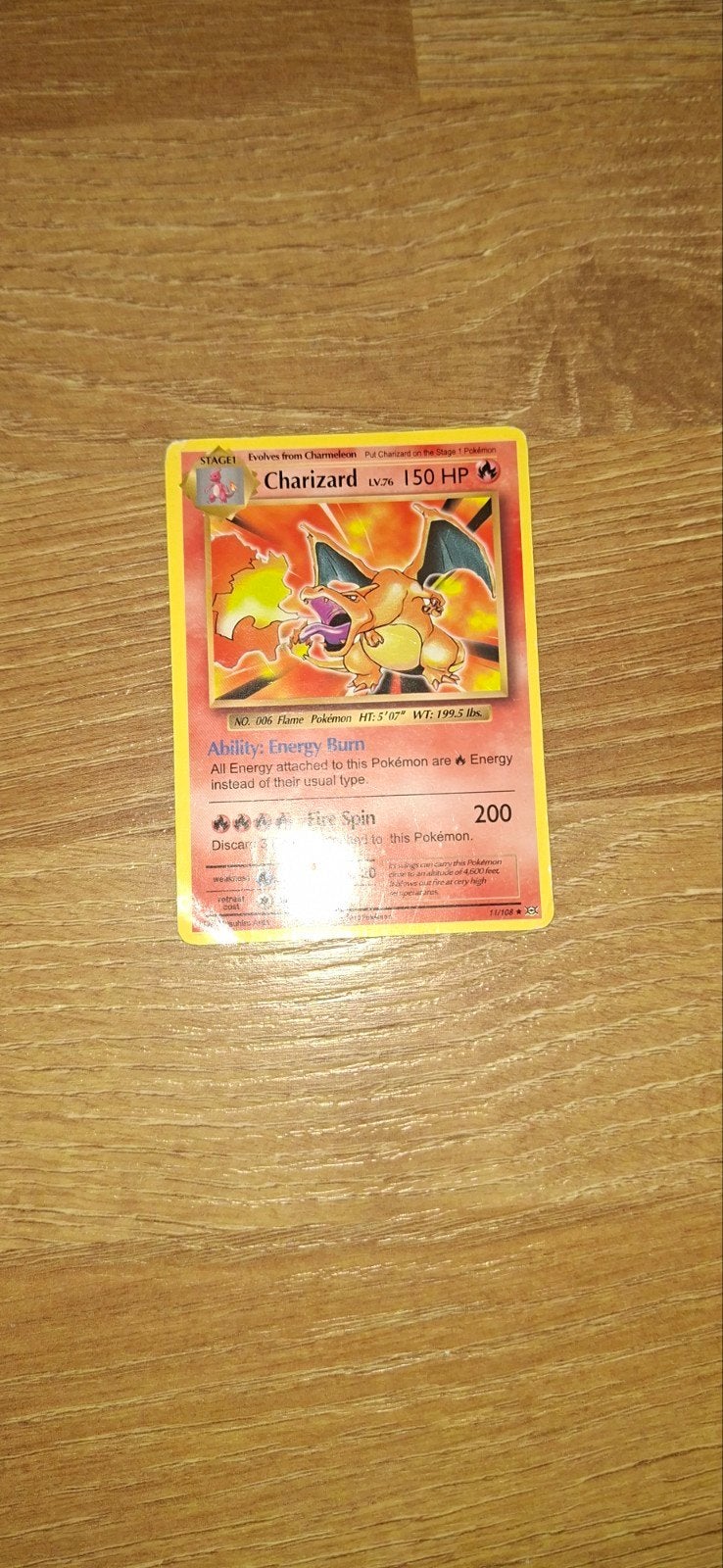 Charizard Pokémon kaart met lichte beschadigingen, Ophalen of Verzenden, Gebruikt, Losse kaart