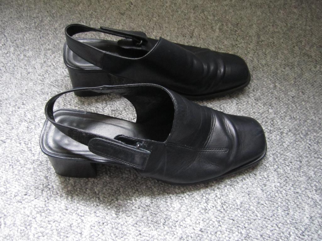 Burley schoenen open hiel maat 40,5 donkerblauw, Kleding | Dames, Pumps, Blauw, Ophalen of Verzenden, Zo goed als nieuw