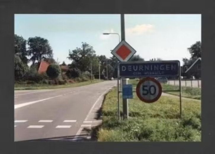 Foto Deurningen Gem. Weerselo Straatbeeld Jaren 80., 1980 tot heden, Foto, Ophalen of Verzenden, Zo goed als nieuw