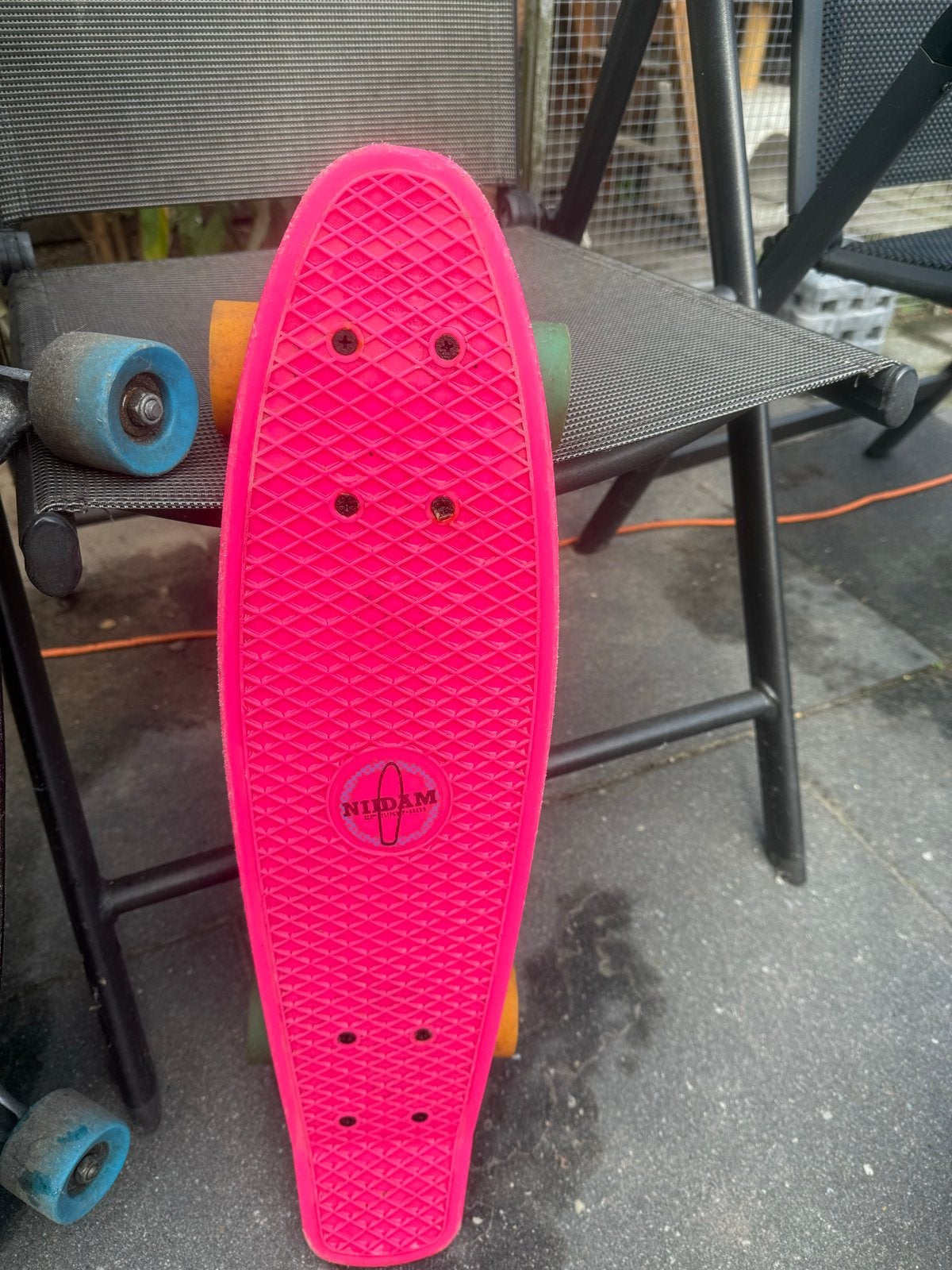 NiiDAM Skateboard Roze - Zo goed als nieuw, Sport en Fitness, Ophalen, Zo goed als nieuw, Skateboard