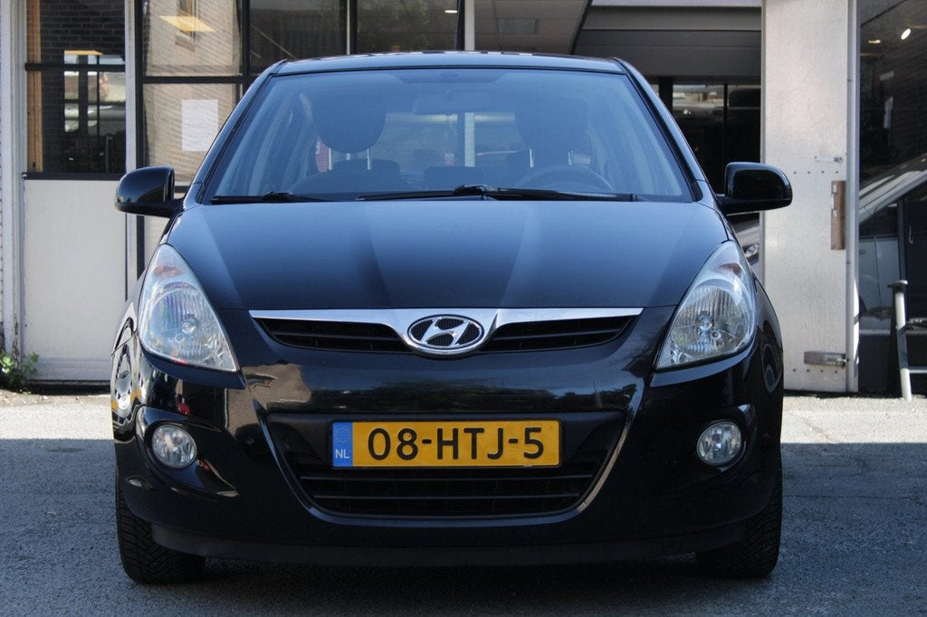 Hyundai I20 1.4i DynamicVersion | Airco | Elec ramen, Voorwielaandrijving, Zwart, 4 cilinders, 1396 cc