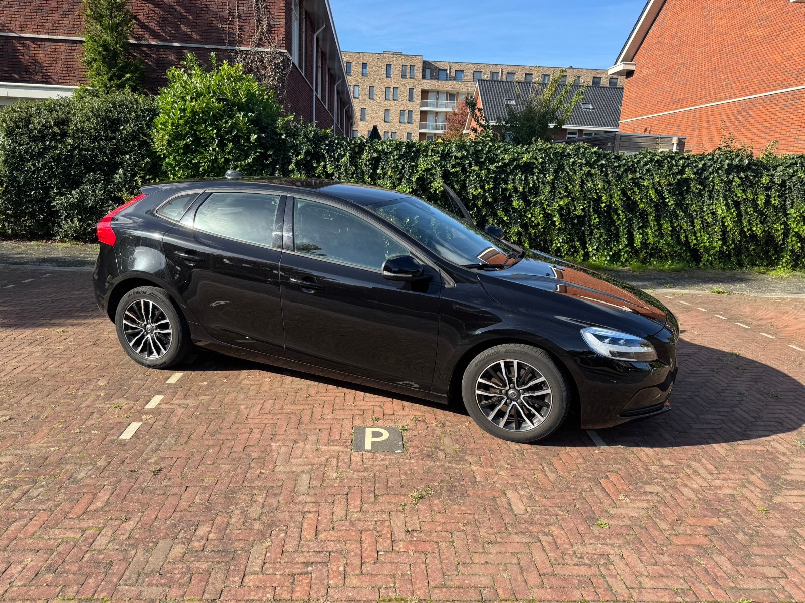 Volvo V40 T2 Nordic+ | 157.205 km | Trekhaak | APK 05/27, Auto's, Voorwielaandrijving, Zwart, 4 cilinders, Leder en Stof