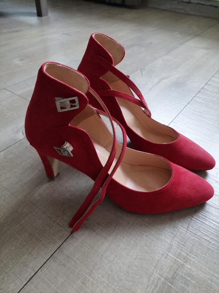 Rode velvet pumps40, Kleding | Dames, Ophalen of Verzenden, Zo goed als nieuw, Rood