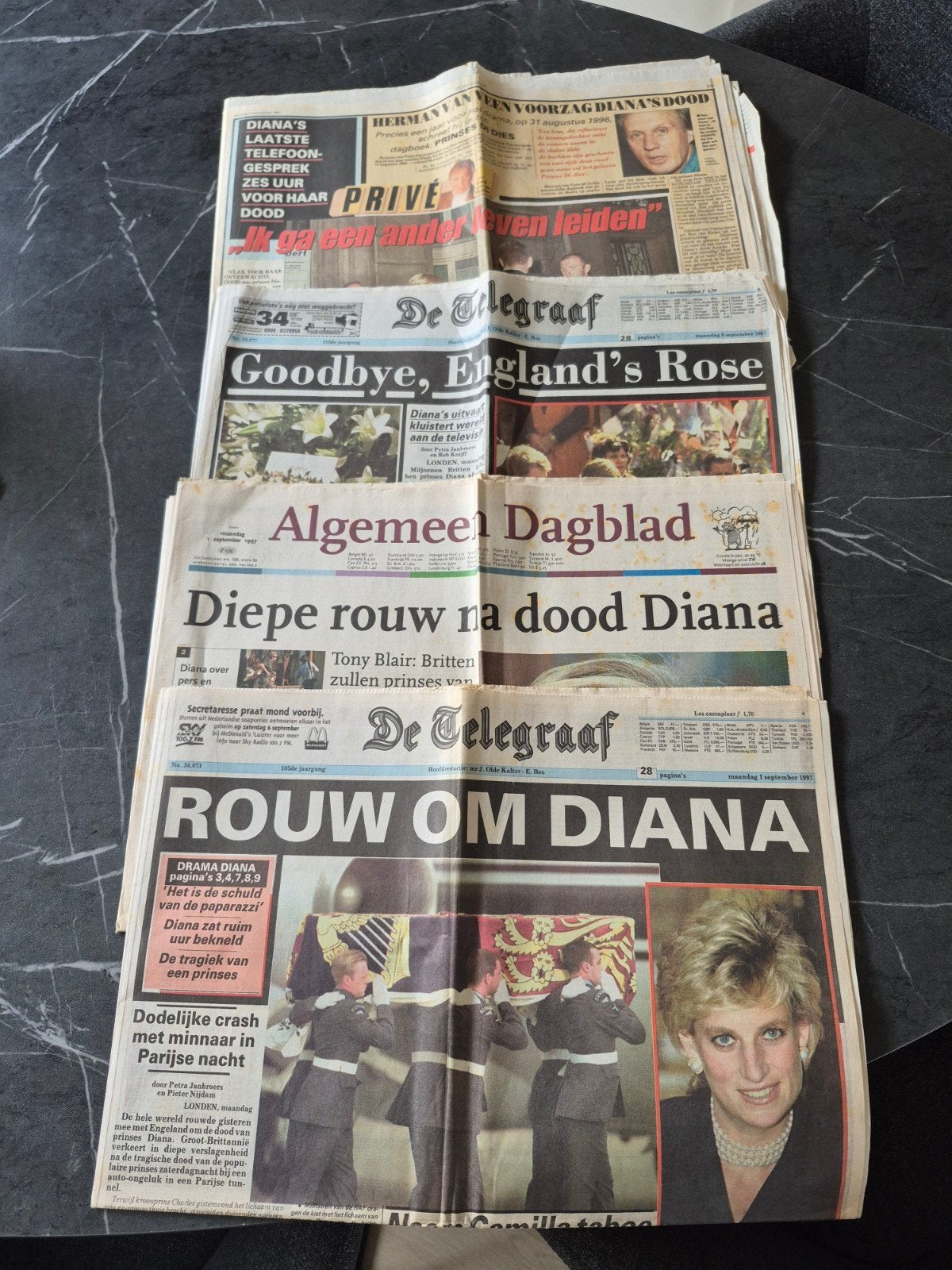 Kranten overlijden Prinses Diana (1997), Ophalen of Verzenden, Gelezen, Krant