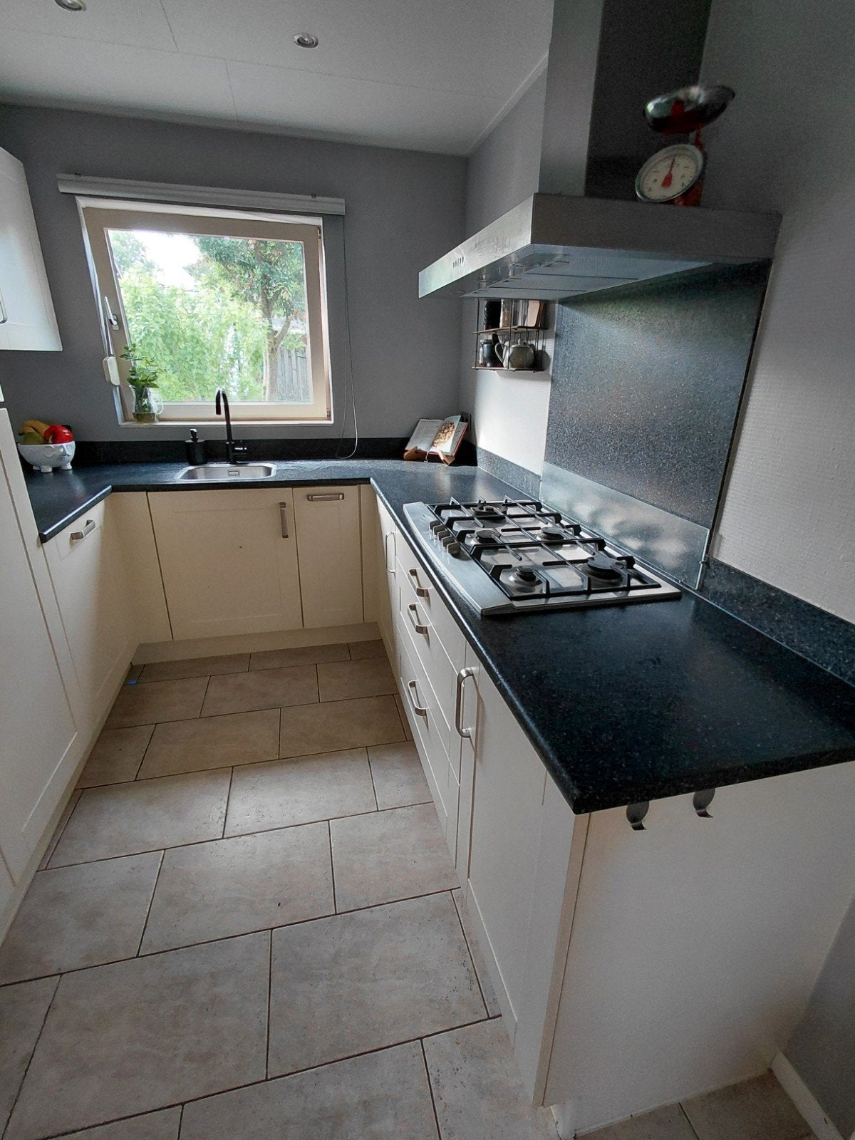 U- keuken evt. met koelkast/ diepvries en gaskookplaat, Huis en Inrichting, Ophalen, Gebruikt, U-keuken, Wit
