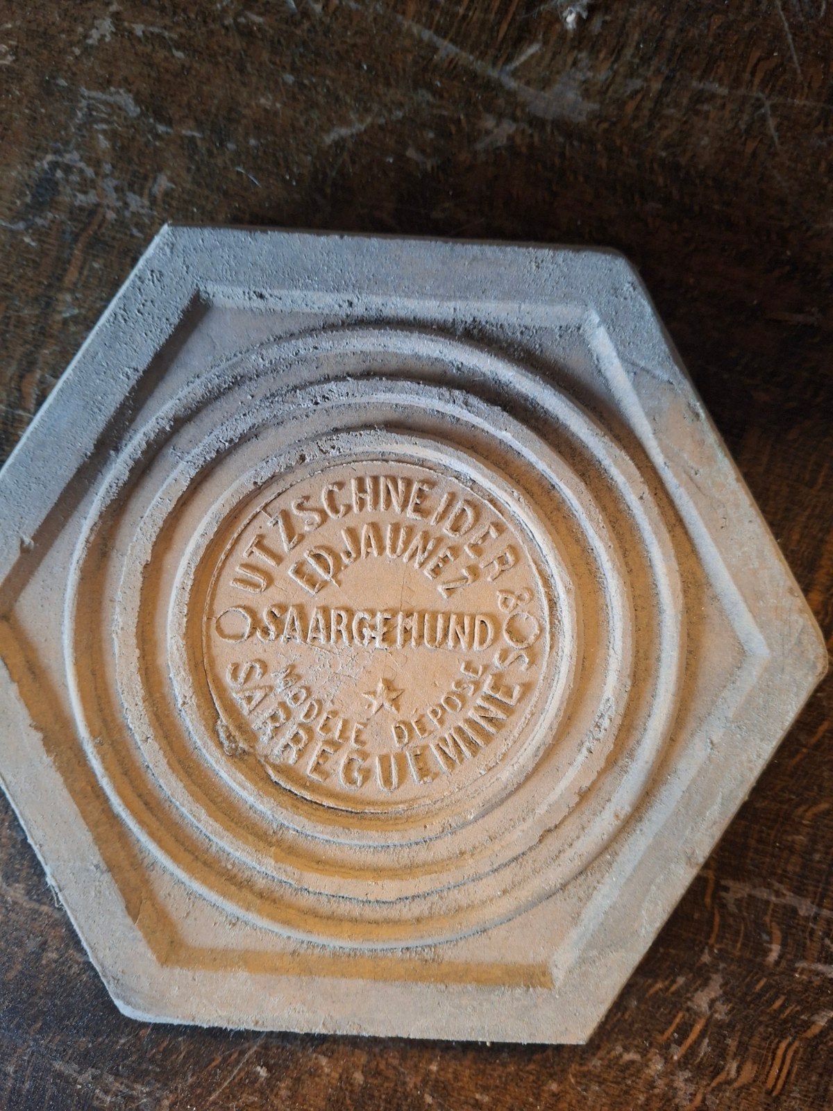 Antieke Sarreguemines Tegel, Ophalen of Verzenden