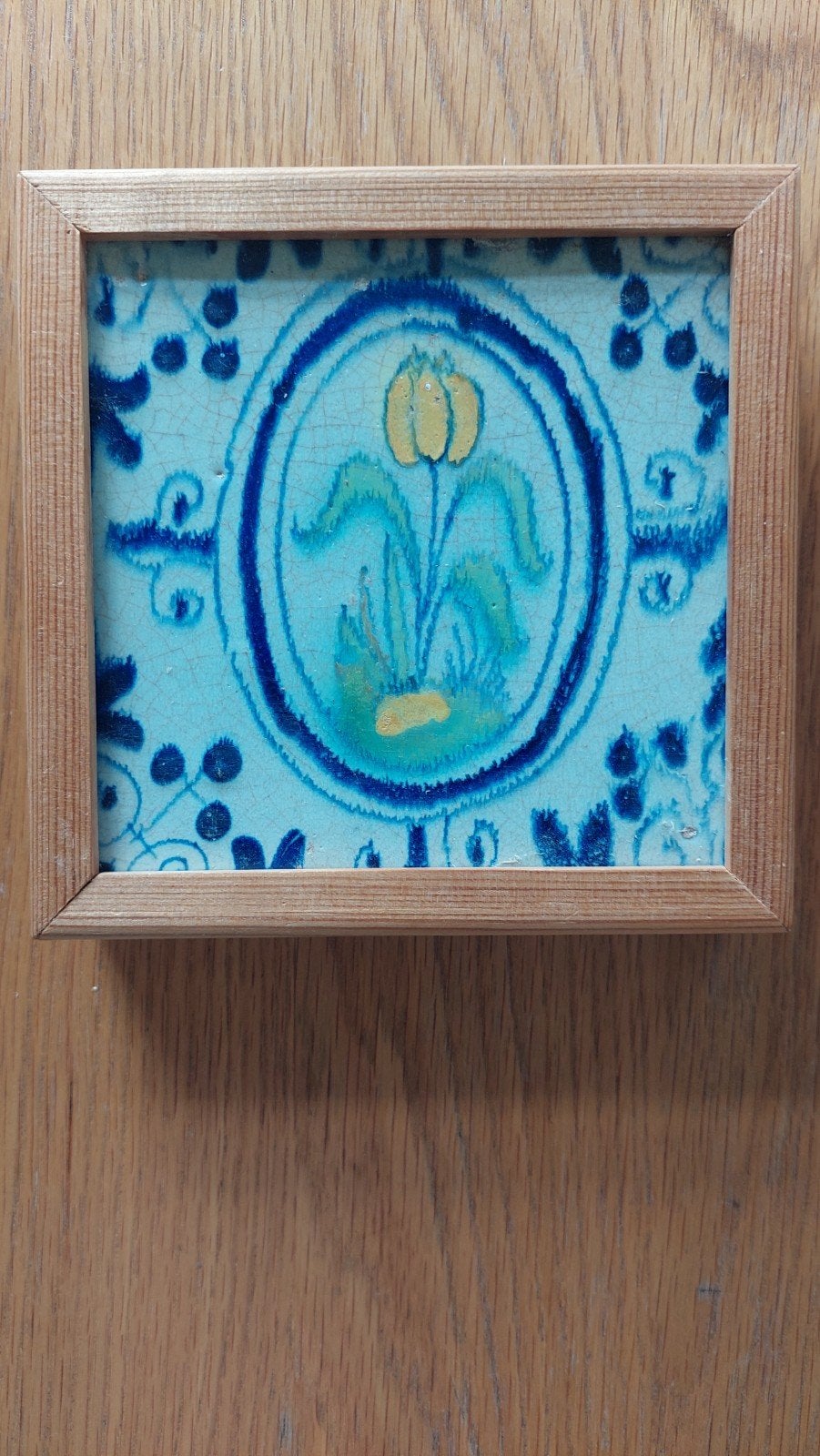 Ingelijste Delfts blauwe tegel met bloemmotief, Antiek en Kunst, Ophalen of Verzenden