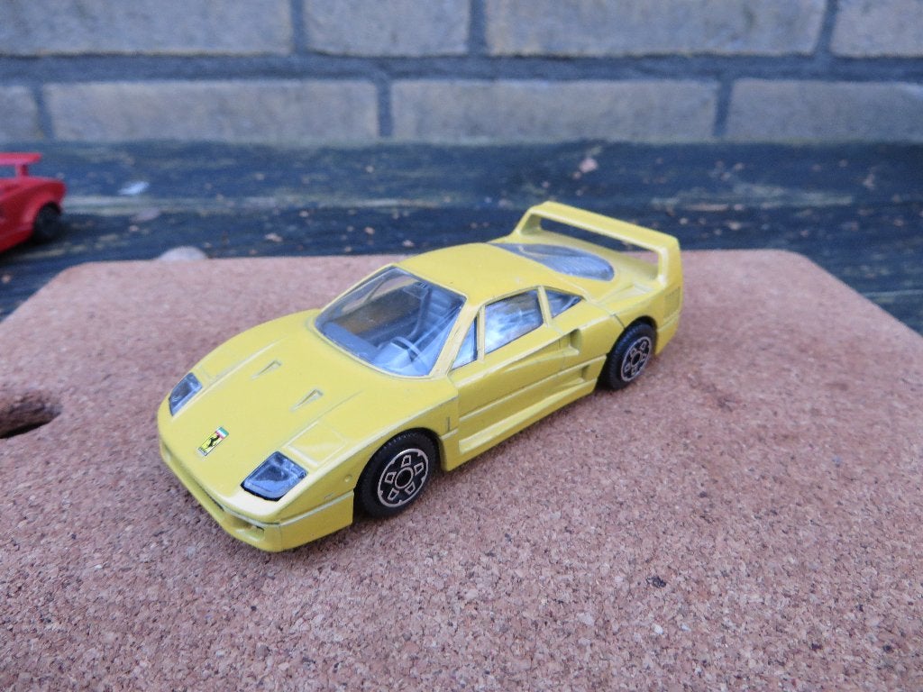 Burago Ferrari F40 GEEL 1:43, Ophalen of Verzenden, Zo goed als nieuw, Auto, Overige merken