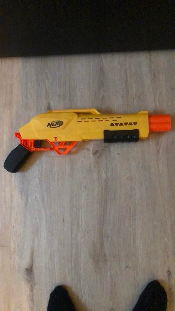 Nerf Shotgun! Geel. Met pijlen!, Ophalen of Verzenden, Zo goed als nieuw, Jongen of Meisje