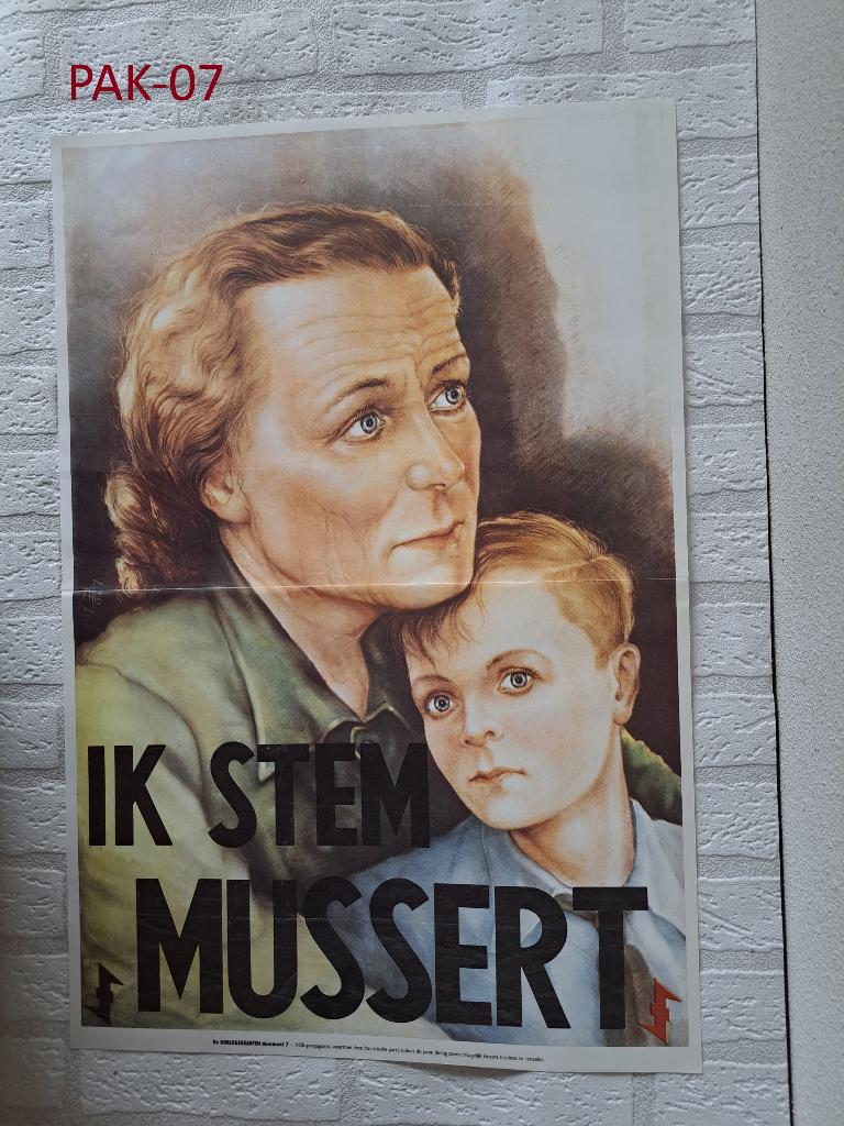 Pak-07 Ik stem Mussert (39x58cm)	+ 3 kranten, Verzamelen, Ophalen of Verzenden, Overige soorten, Nederland, Boek of Tijdschrift