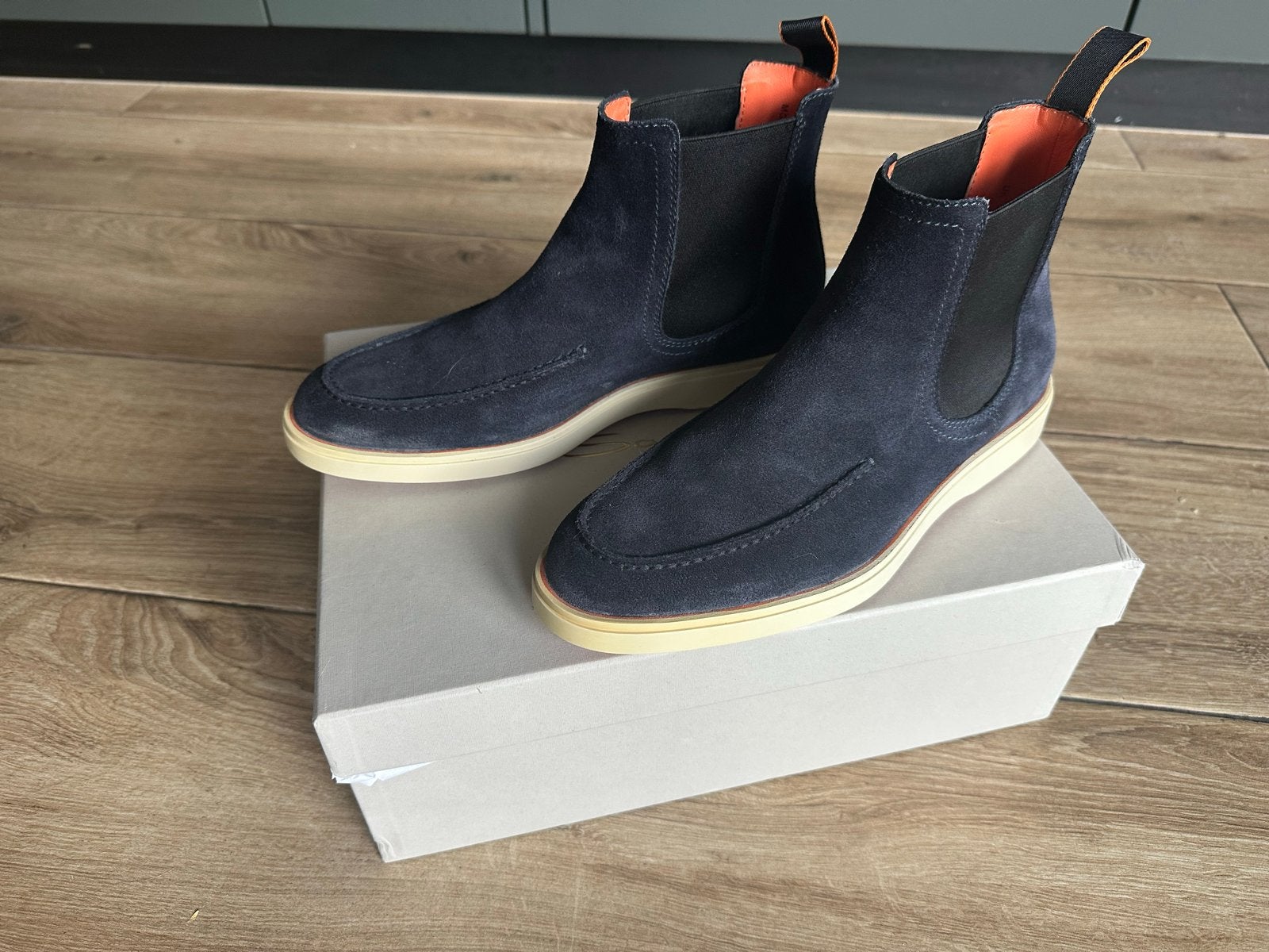 Santoni Chelsea Boots - Donkerblauw Suède - Maat 40 Uk 5, Blauw, Boots, Ophalen of Verzenden, Zo goed als nieuw