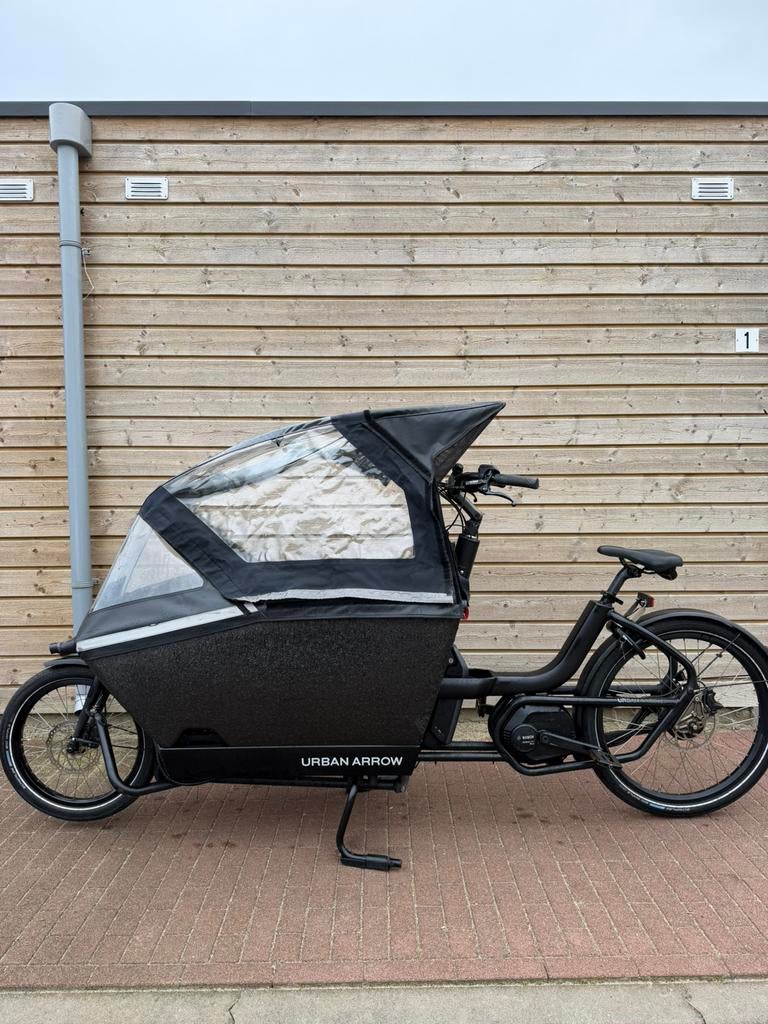 Urban Arrow Family bakfiets 2024 (2102km) + HUIF - TOP STAAT, Fietsen en Brommers, Fietsen | Bakfietsen, 4 kinderen of meer, Huif