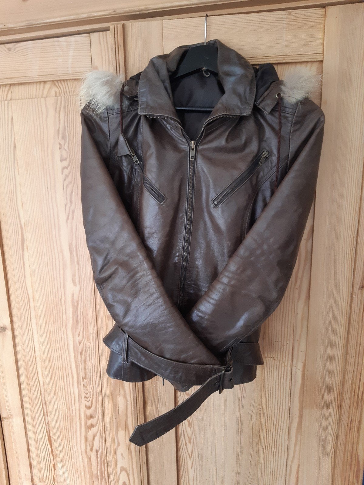 Bruine leren jas met bontkraag en riem, Maat 38/40 (M), Bruin, Ophalen of Verzenden, Onbekend