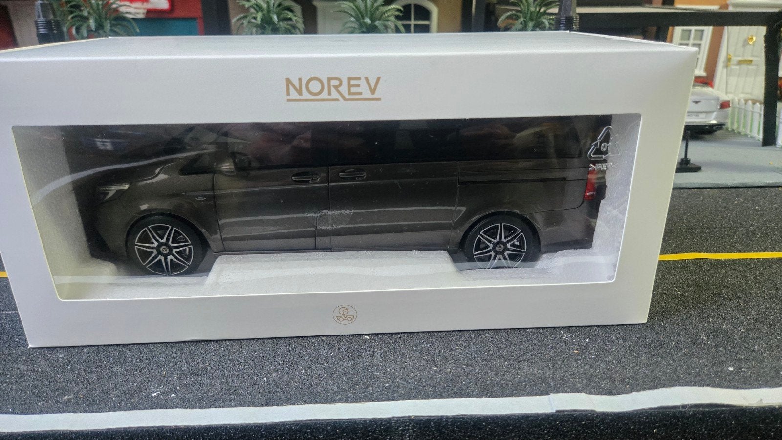 Norev Mercedes Benz V-Klasse 1:18 modelauto nieuwstaat, Hobby en Vrije tijd, Modelauto's | 1:18, Ophalen of Verzenden, Nieuw, Auto