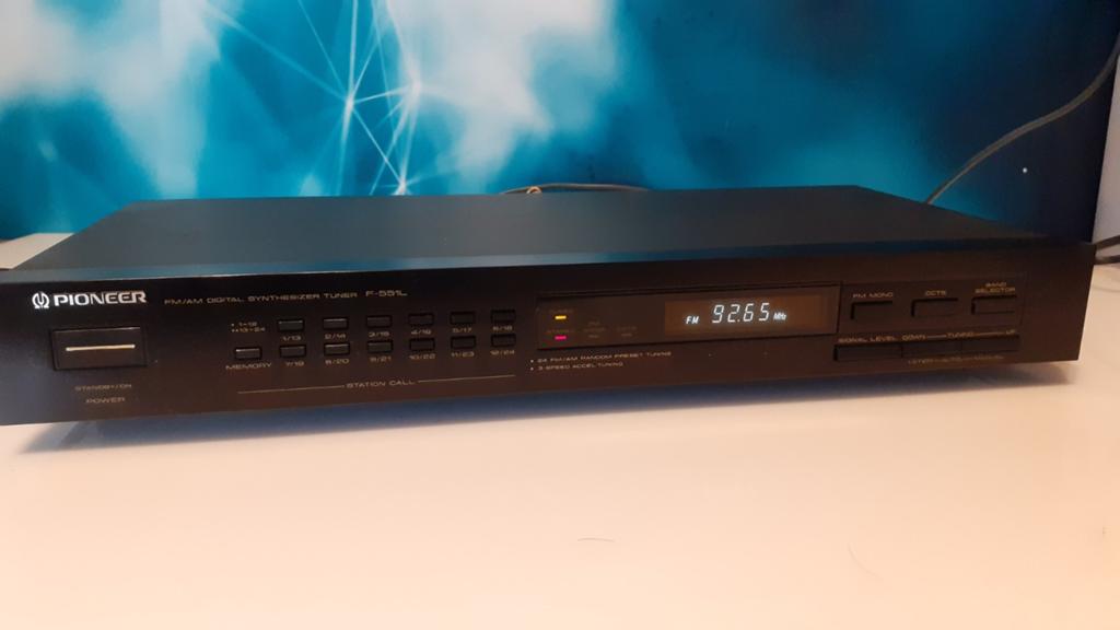 Pioneer tuner  F-551L, Audio, Tv en Foto, Tuners, Ophalen of Verzenden, Gebruikt
