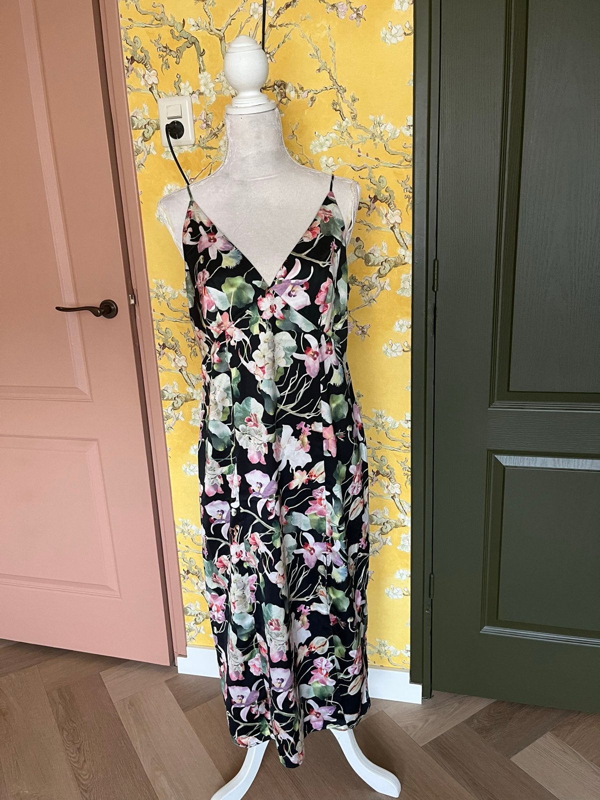 Nieuwe H&M jurk met bloemenprint - Maat M, Maat 38/40 (M), Zwart, Nieuw, Ophalen of Verzenden