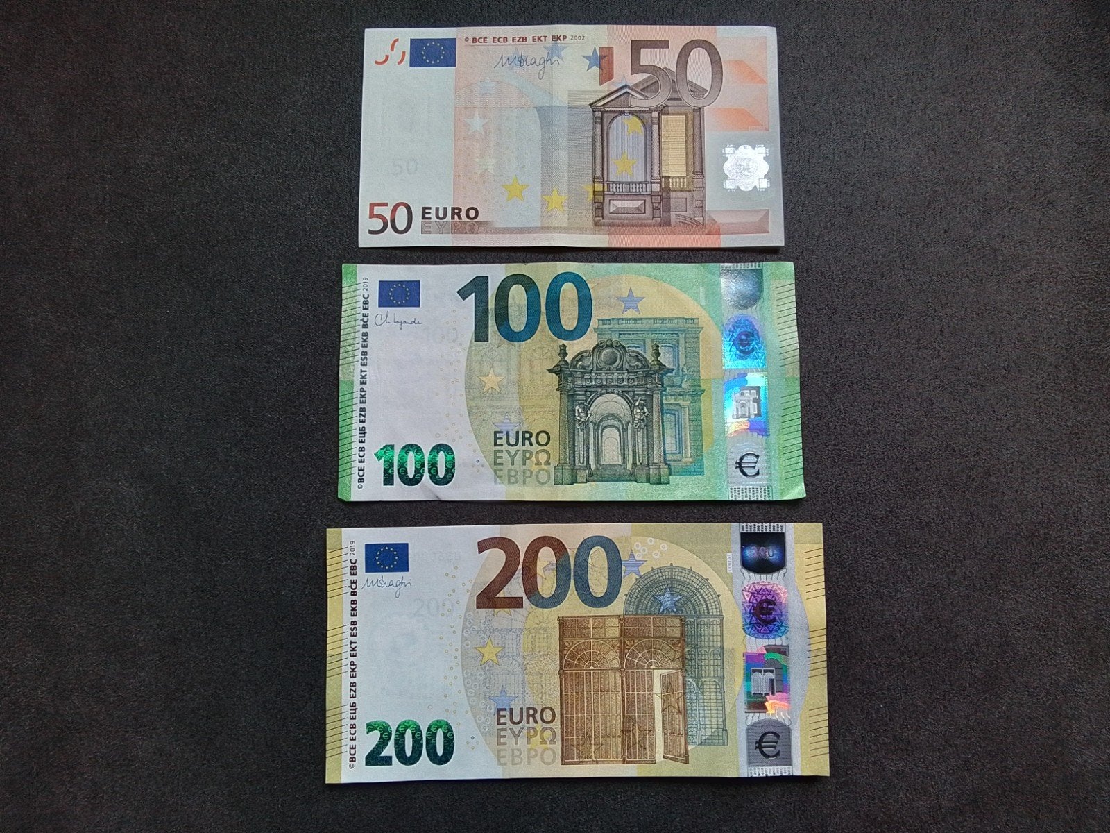 Eurobiljeten 50-100-200 Eurobiljeten oud en nieuw

Zie foto", Postzegels en Munten, Bankbiljetten | Europa | Eurobiljetten, Los biljet