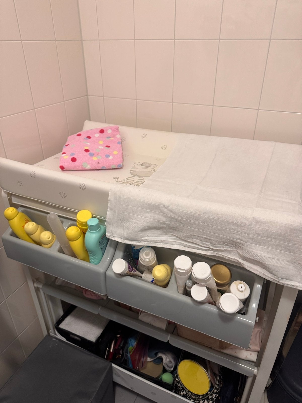 Mobile commode met Badje met Aankleedkussen en Opbergruimte, Kinderen en Baby's, Ophalen, Gebruikt, Badje, Bébé-jou