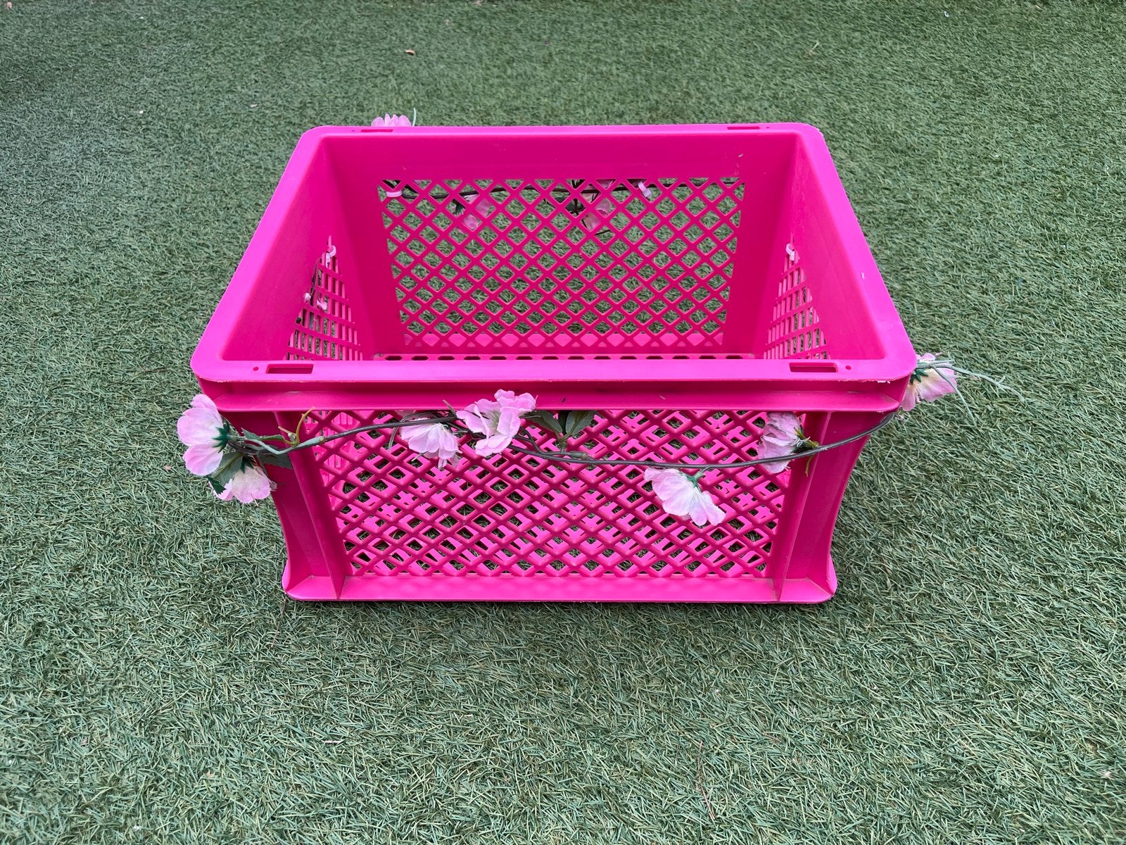 Leuke roze plastic fietskrat/ fietsmand, Fietsen en Brommers, Ophalen of Verzenden, Gebruikt, Fietskrat