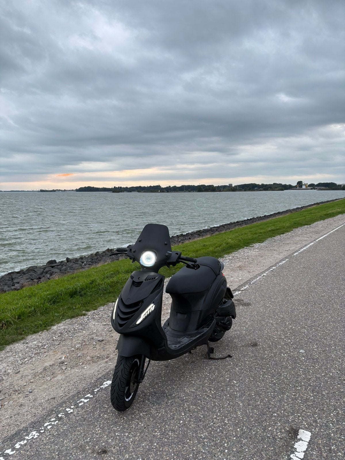 Piaggio Zip 50cc, Fietsen en Brommers, Ophalen, Zo goed als nieuw, Benzine, Zip