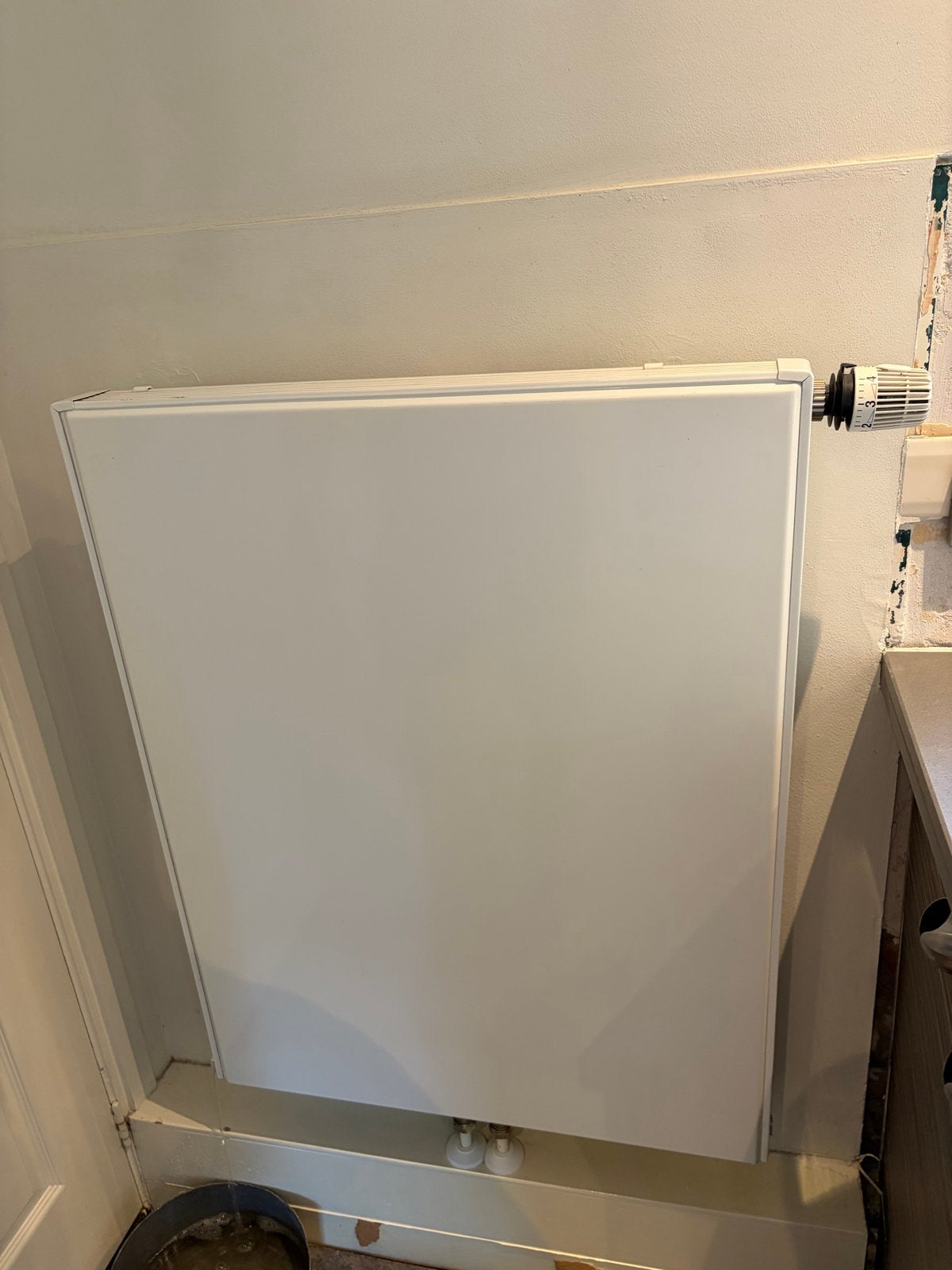 Nette radiator met onderblok en bevestiging, Ophalen, 30 tot 80 cm, Radiator, 60 tot 150 cm