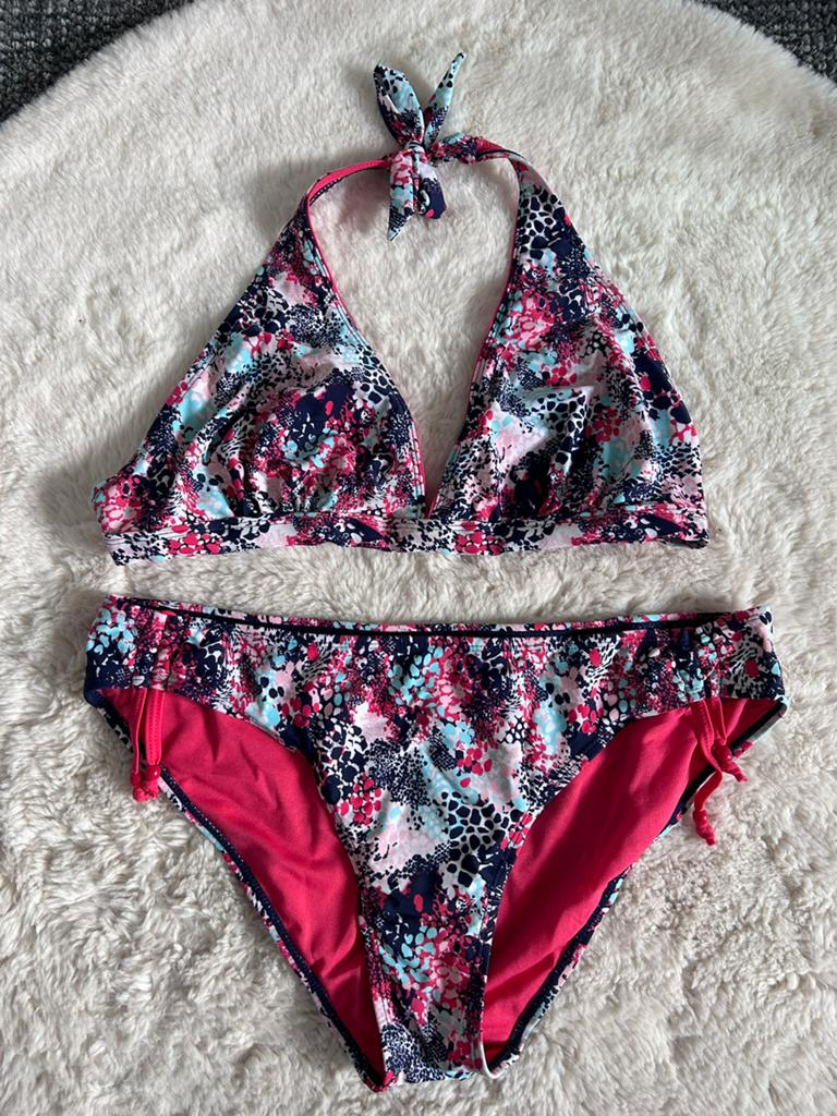 4 leuke en nette bikinis maat 42, Kleding | Dames, Badmode en Zwemkleding, Ophalen of Verzenden, Gedragen, Overige kleuren, Bikini