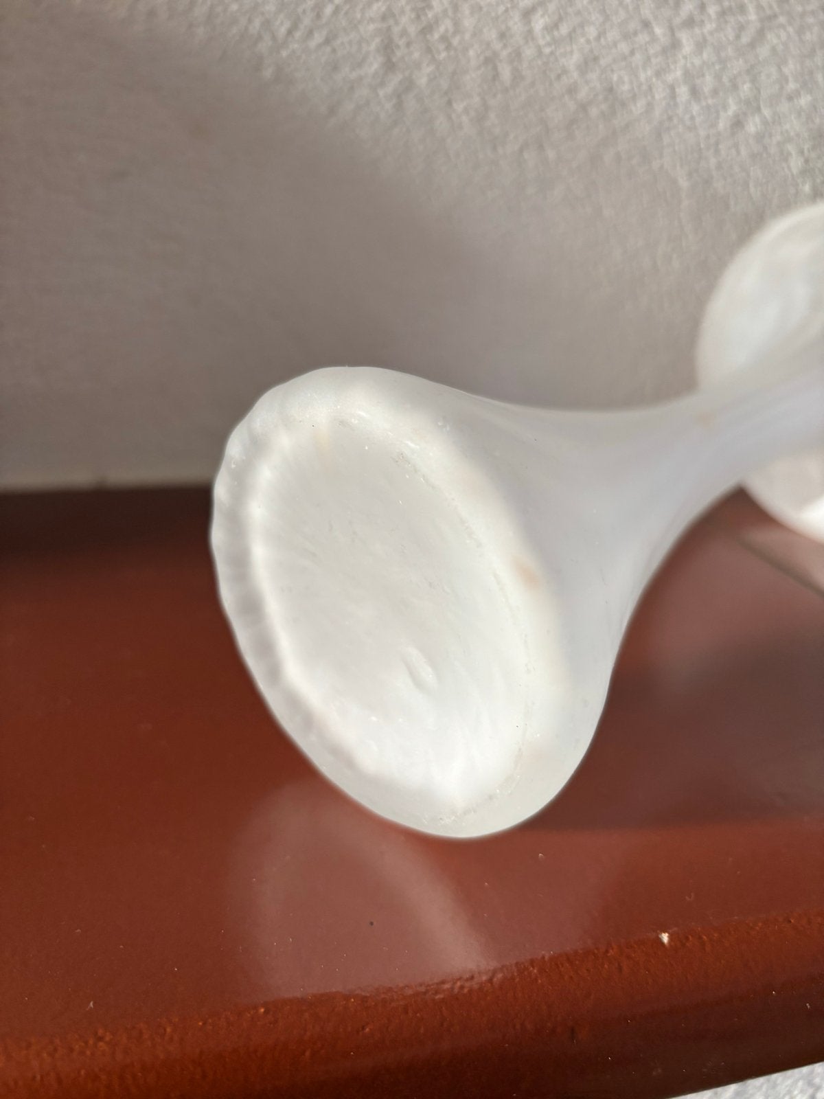 Leerdam vaasje melkglas - 20 cm hoog, 10 cm doorsnee, Ophalen of Verzenden