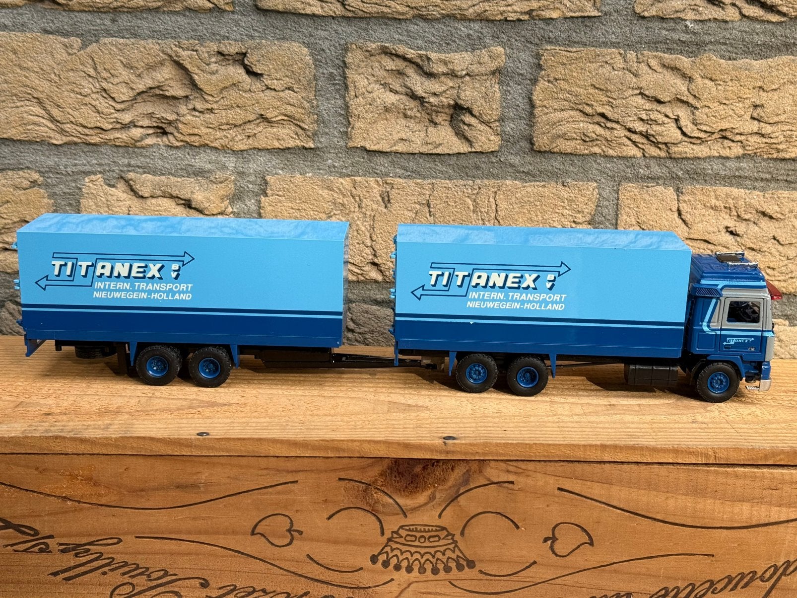 Tekno Titanex Bv Volvo F12 globetrotter wipkar combi in doos, Ophalen of Verzenden, Nieuw, Bus of Vrachtwagen, Tekno