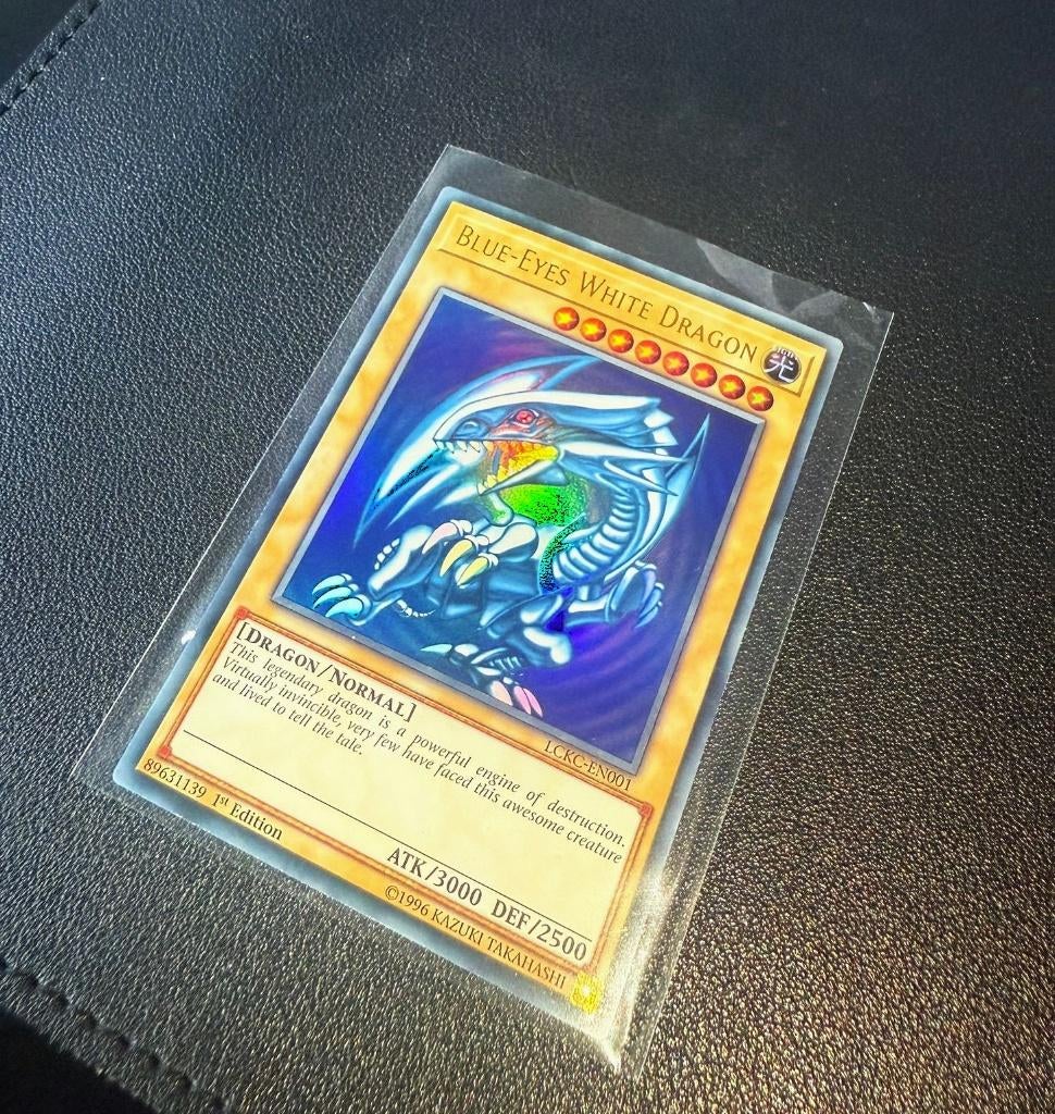 YuGiOh Blue Eyes White Dragon 1st edition, Ophalen of Verzenden, Zo goed als nieuw, Losse kaart, Foil