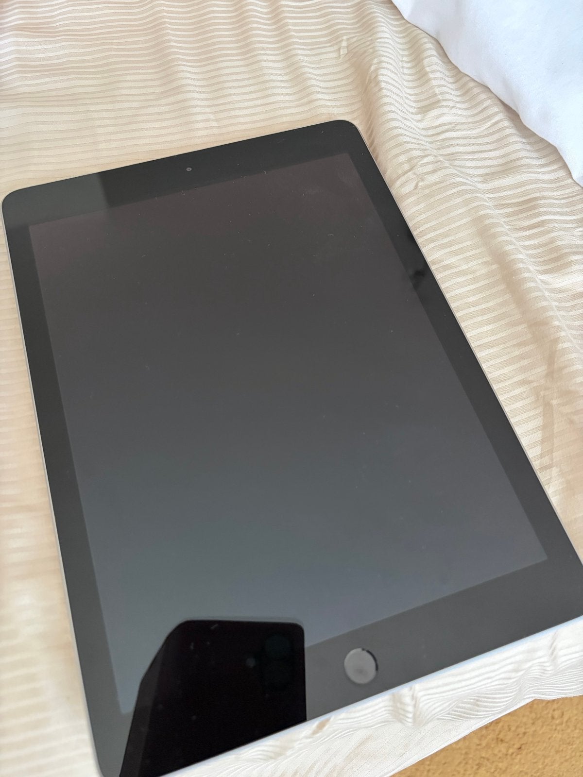 Apple iPad (6th Generation)Wi-Fi, 32GB- Zilver, Computers en Software, 10 inch, 32 GB, Apple iPad, Ophalen of Verzenden