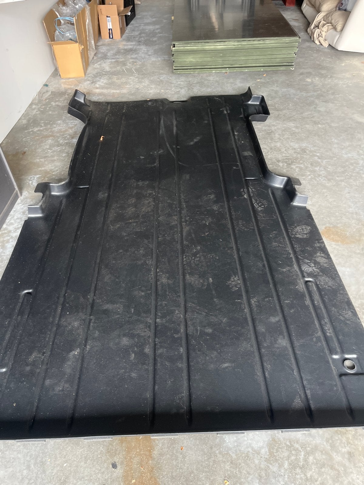 Zwarte kunststof bodemplaat van een ford transit l1 2024, Auto-onderdelen, Carrosserie en Plaatwerk, Ophalen, Nieuw, Spatbord